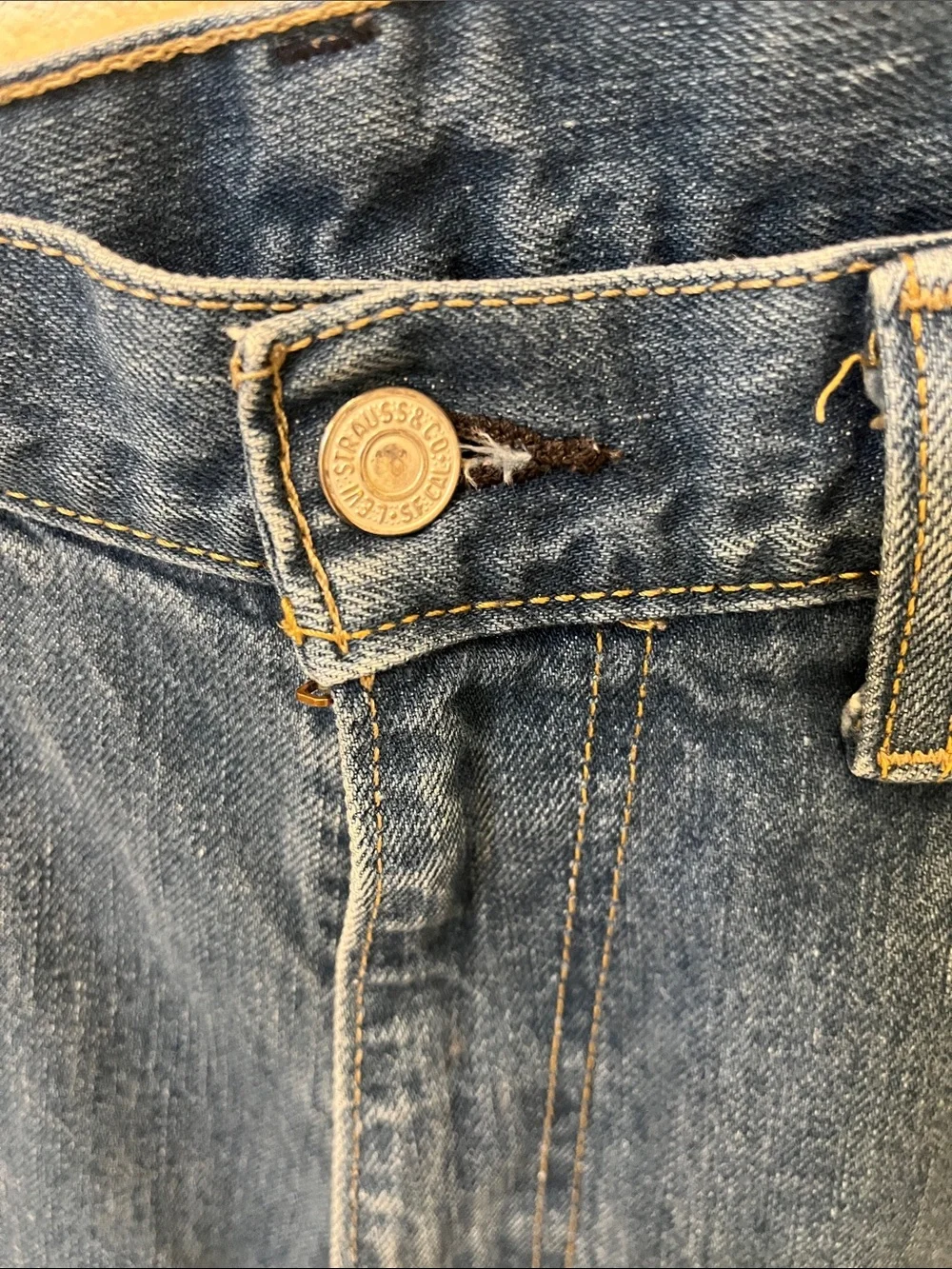 Levi's vintage 550 relaxed fit 100% cotton  Jeans 33 waist 30 length women